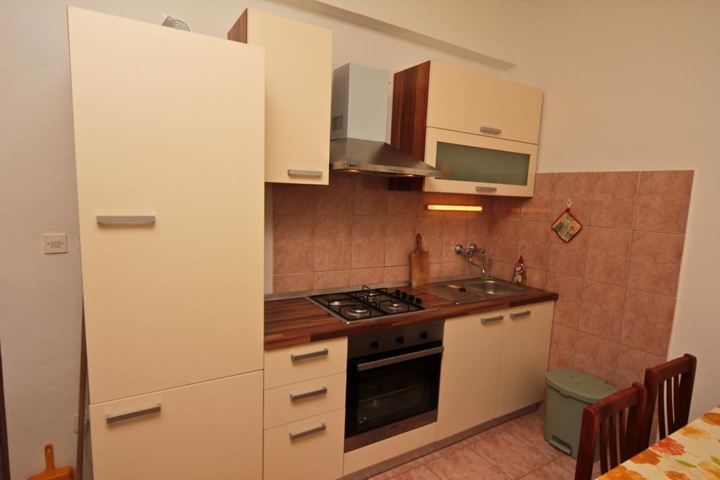 Apartments Toni Two Igrane Esterno foto