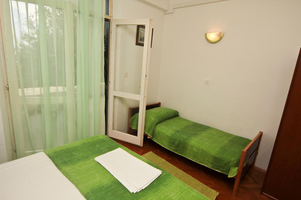 Apartments Toni Two Igrane Esterno foto